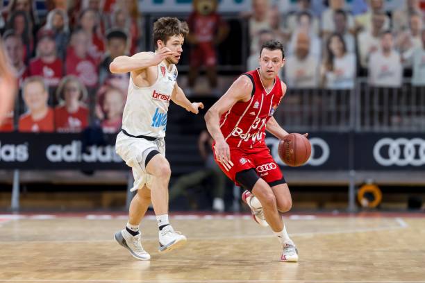 三球大胜莱 三球大胜莱