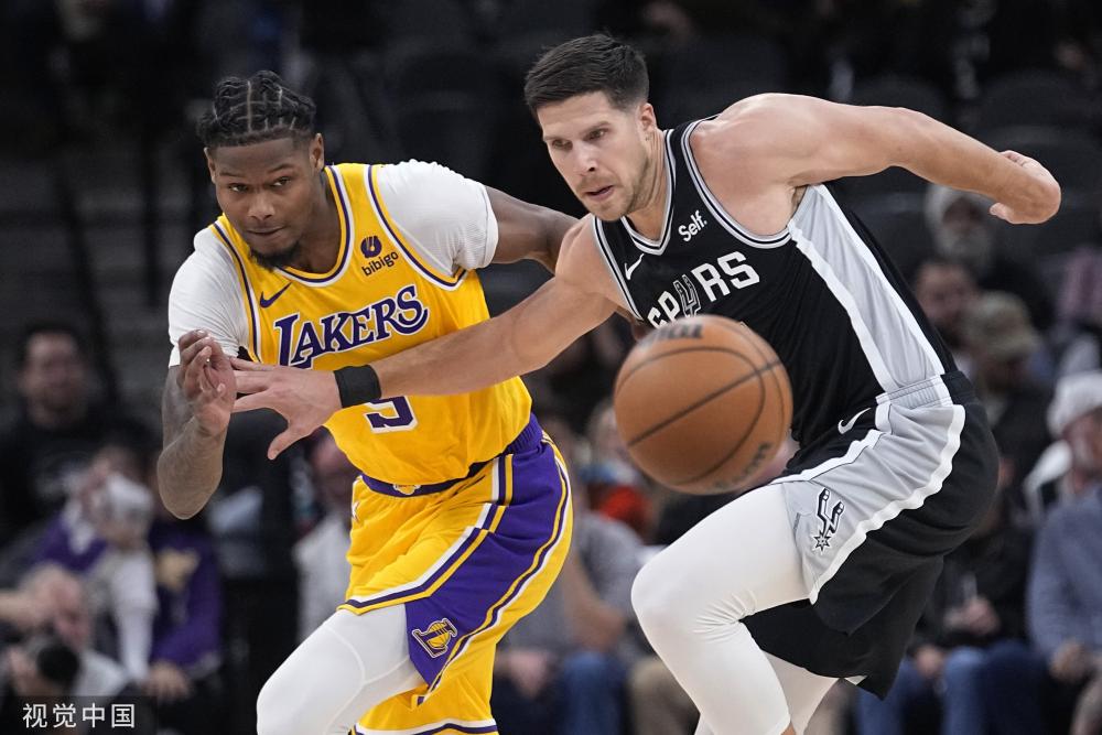 以其顽强的 以其顽强的