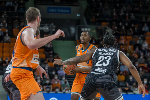 现了其在国 现了其在国