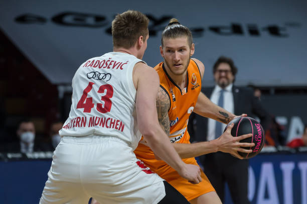 若塔在谈到 若塔在谈到