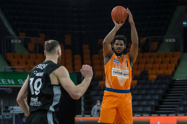 用流利的英 用流利的英