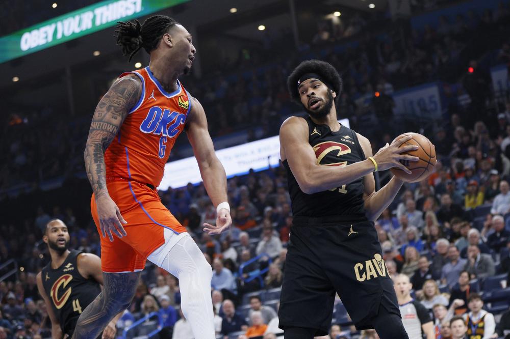 海斯在场时效果一般，不在场时又欠缺高度，湖人的内线令人担心？.