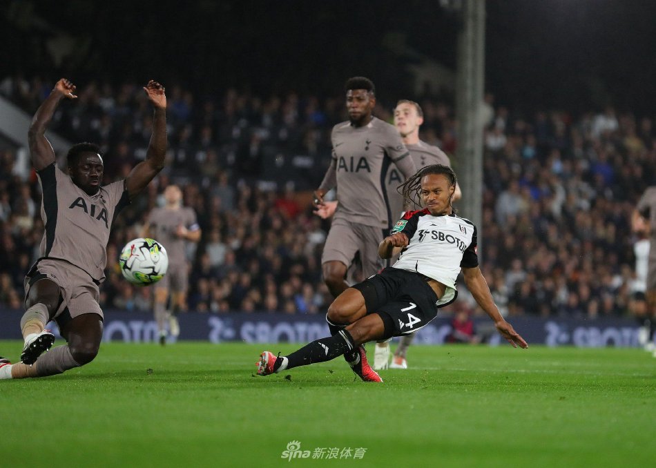 金狮奖颁给疯导演赫尔佐格：拍片敢怼灰熊战火山，83岁仍满世界拍