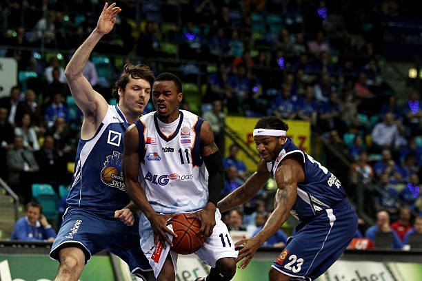 [英超]不做“曼柿”双雄 曼城客场六球大胜.