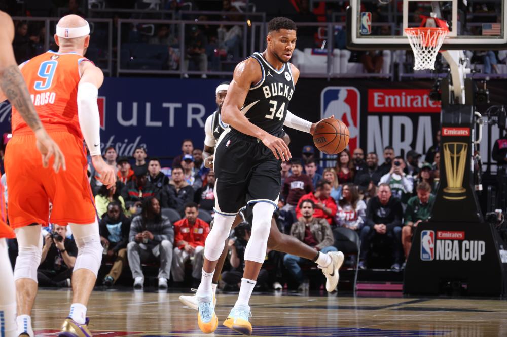 体坛名场面 ｜ 龙胖头合体，以前挥手是鼓励，现在抬手是告别.